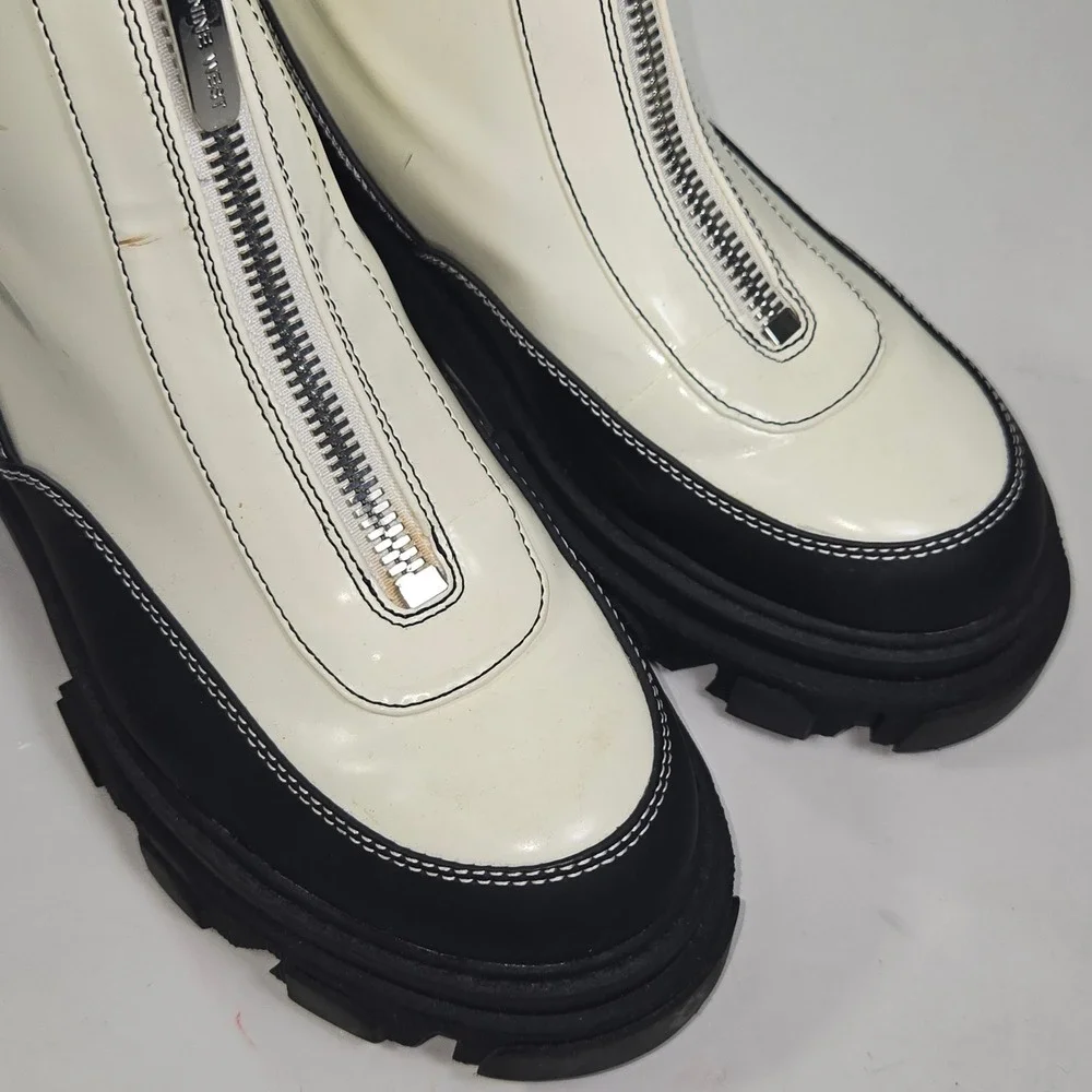 Nine West White Black Front Zip Chunky Lug Sole Ankle Boots WNCUZ3 Size 8M
